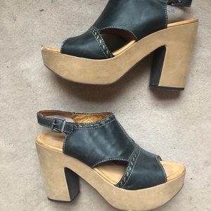 Nicole platform heel